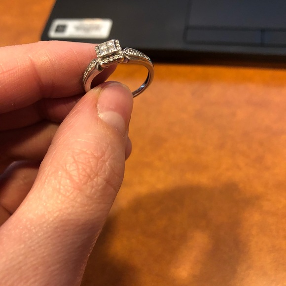 Diamond ring - Picture 3 of 6
